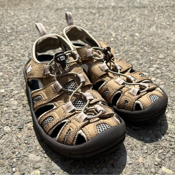 [6.5] L.L Bean Women’s Fisherman Sandals Tan & Pink Detail Water Shoe - Picture 2 of 7